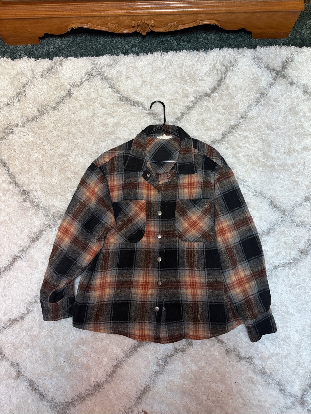 eesome Black and Rust Plaid Snap-Front Shacket